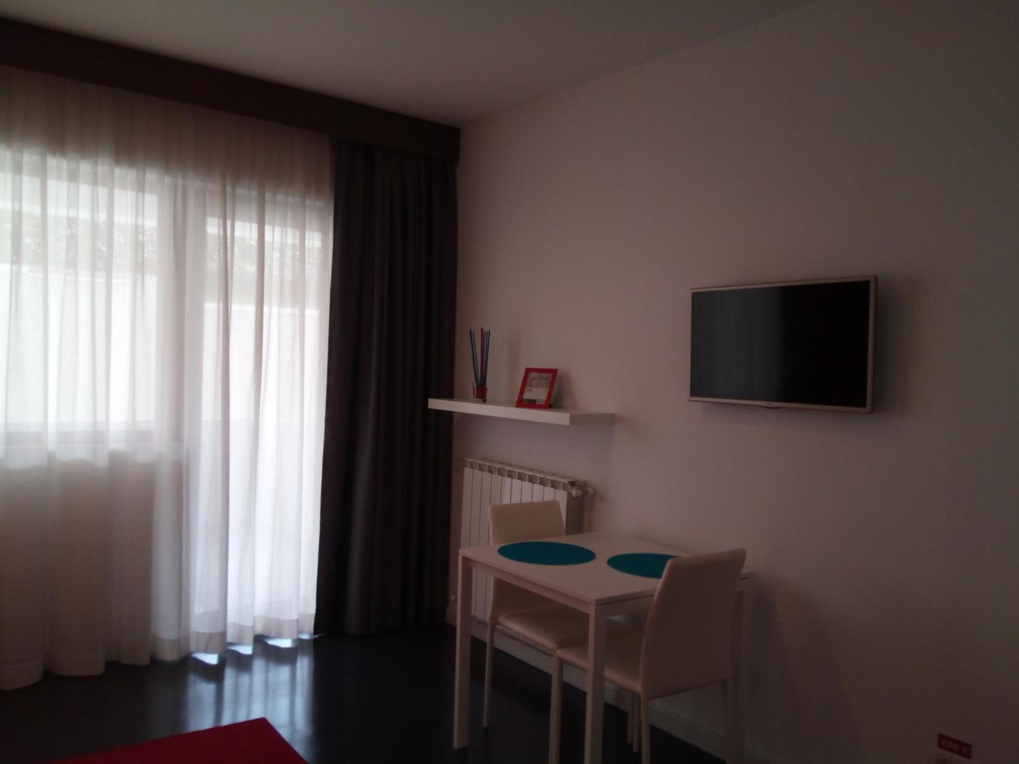Living Aparthotel Boekarest Kamer foto