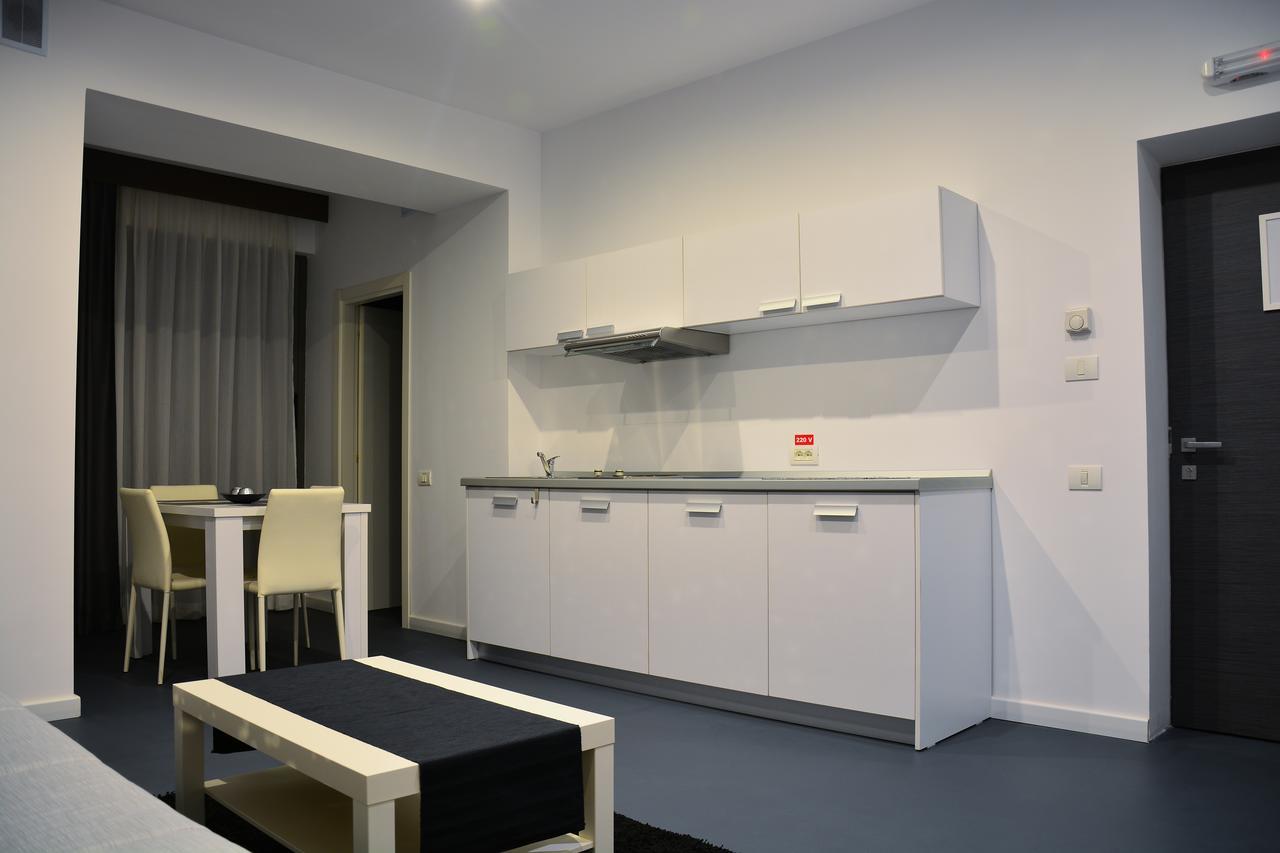 Living Aparthotel Boekarest Buitenkant foto