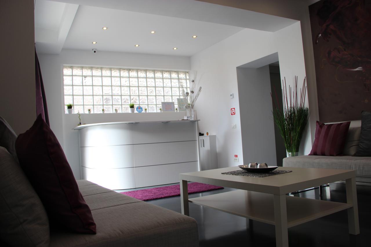 Living Aparthotel Boekarest Buitenkant foto